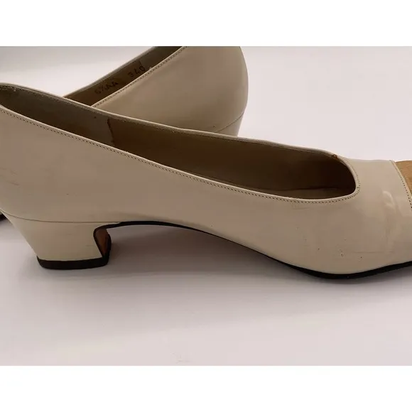 Salvatore Ferragamo Pump Size 6.5 AA