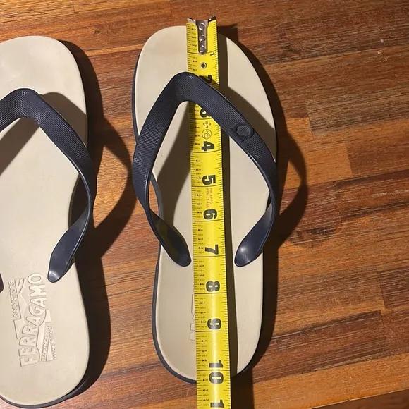 SALVATORE FERRAGAMO Signature‎ Thong Flip Flop Sandals