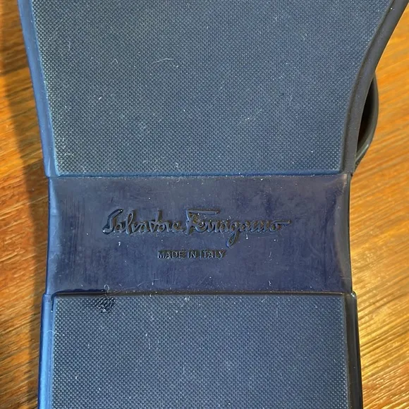 SALVATORE FERRAGAMO Signature‎ Thong Flip Flop Sandals