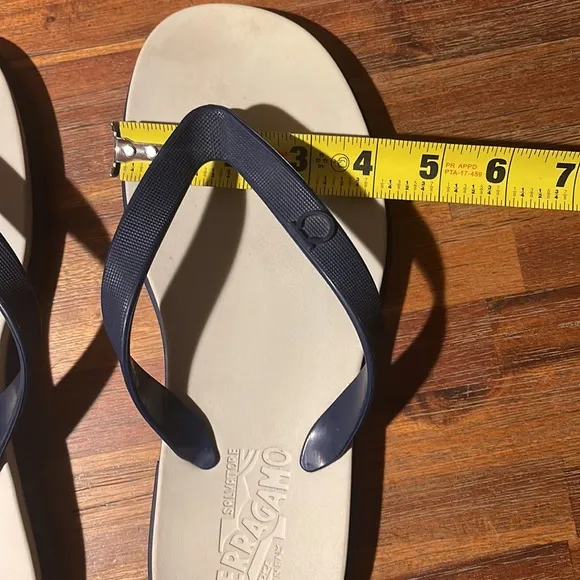 SALVATORE FERRAGAMO Signature‎ Thong Flip Flop Sandals