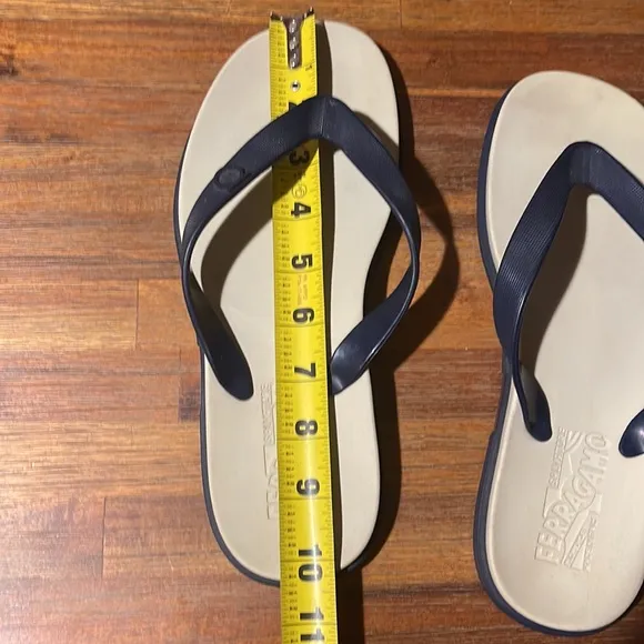 SALVATORE FERRAGAMO Signature‎ Thong Flip Flop Sandals