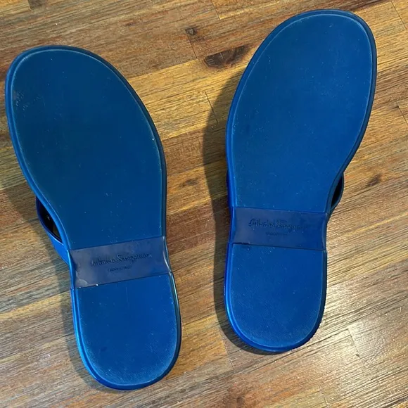 SALVATORE FERRAGAMO Signature‎ Thong Flip Flop Sandals