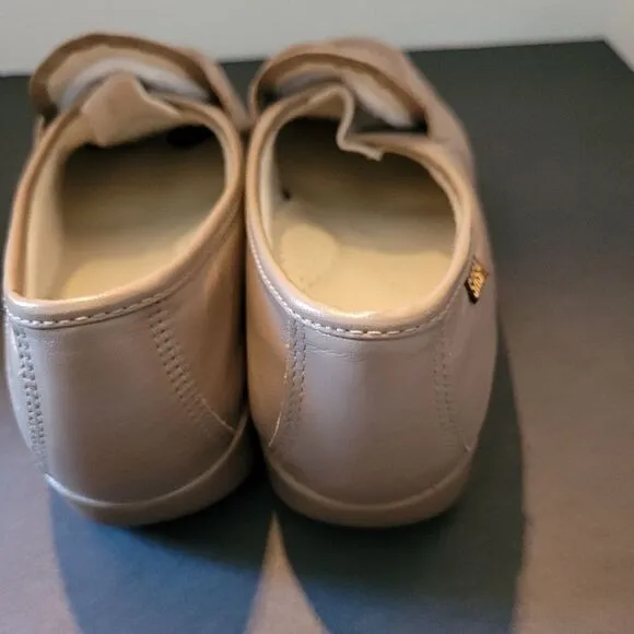 Sas Women's light Brown easy Slip On  Genuine leather Moccasin sz9 Unworn Nwob