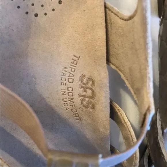 SAS ALLEGRO CROC SANDALS.  NEW