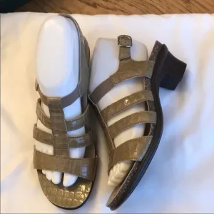 SAS ALLEGRO CROC SANDALS.  NEW