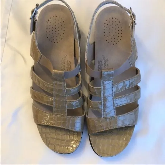 SAS ALLEGRO CROC SANDALS.  NEW