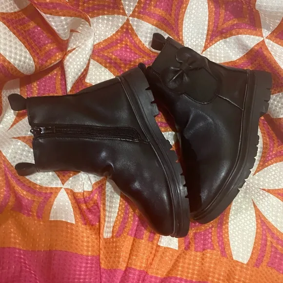SHEIN Chelsea ankle boots with bow on the side zipper closure size 33 BLK ONLY