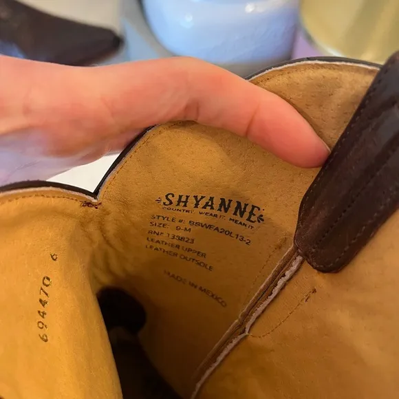 Shyanne Tassel Snip Toe Cowboy/Cowgirl Boots Size 9