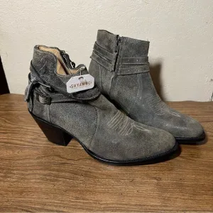 Shyanne western ankle heeled side zip boots NEW 7