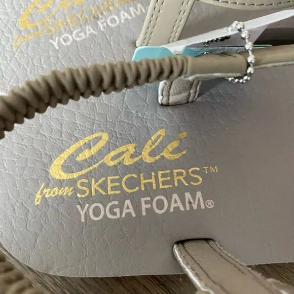 Skechers Meditation Foam Yoga Daisy NWTs Taupe Thong Sandals Flip Flops size 10