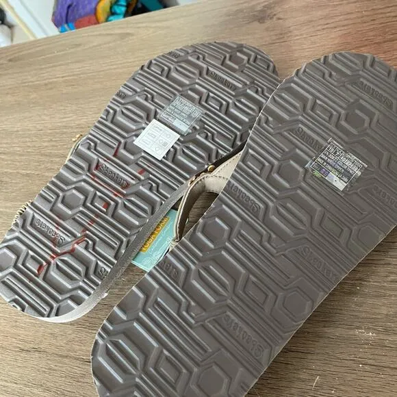 Skechers Meditation Foam Yoga Daisy NWTs Taupe Thong Sandals Flip Flops size 10