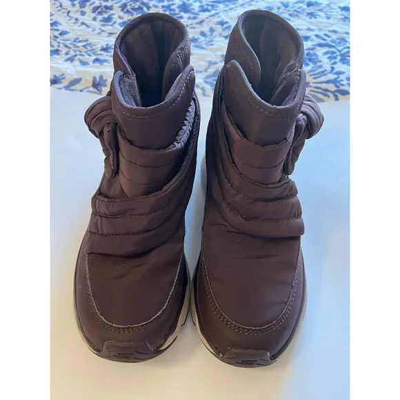 Skechers | Size 6 Ankle Boots Burgundy Max Cushioning - Finesse
