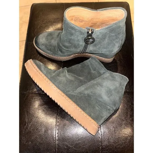 Sofft Siri Green Suede Waterproof Platform Booties Size 7