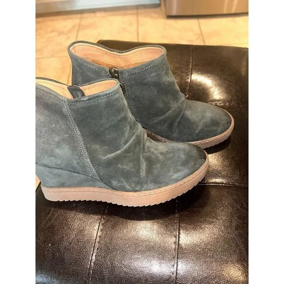 Sofft Siri Green Suede Waterproof Platform Booties Size 7