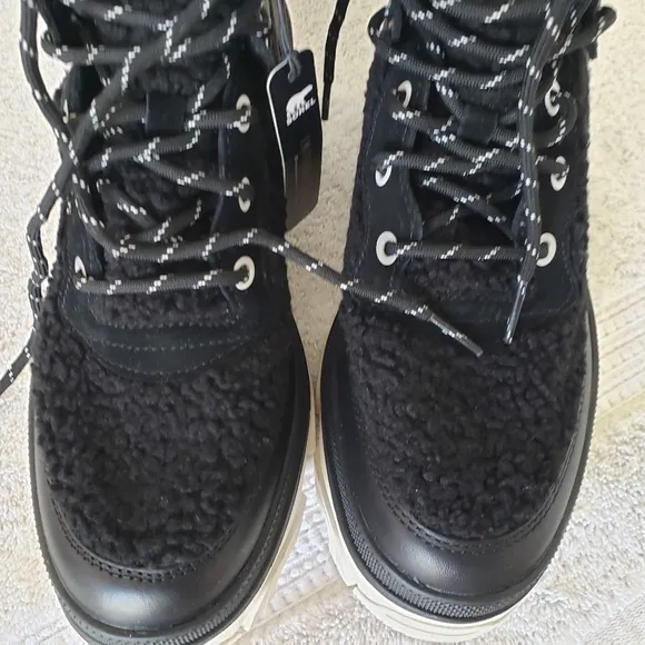 Sorel black waterproof leather plus fabric women's boots size 8.5