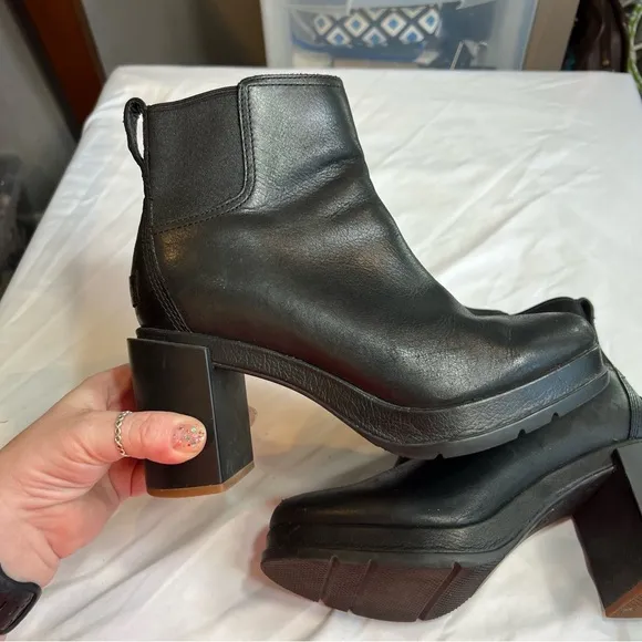 Sorel Blake black leather waterproof block heel boots size 7