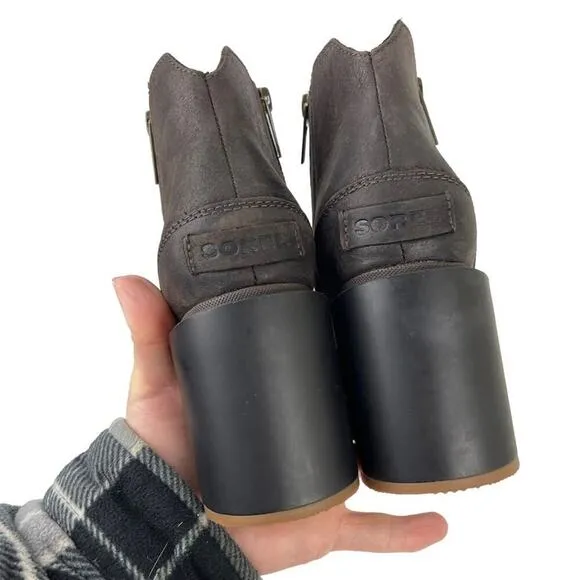 Sorel Blake Distressed Ankle Waterproof Leather Boots in Blackened Brown Size 7