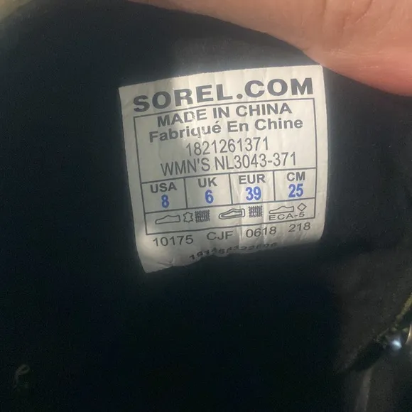 Sorel camo boots like new size 8