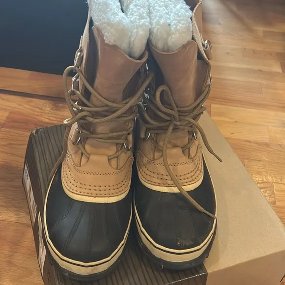 Sorel Caribou Tan and Black Winter Boots - 9.5