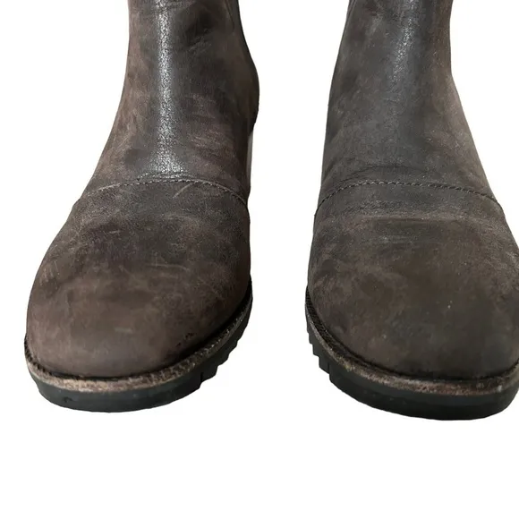 Sorel Cate brown suede Chelsea boot lug sole waterproof heel round toe size 8