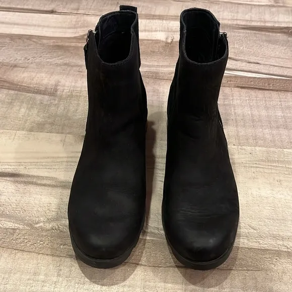 Sorel Emelie Zip suede/leather waterproof ankle boots size 6.5