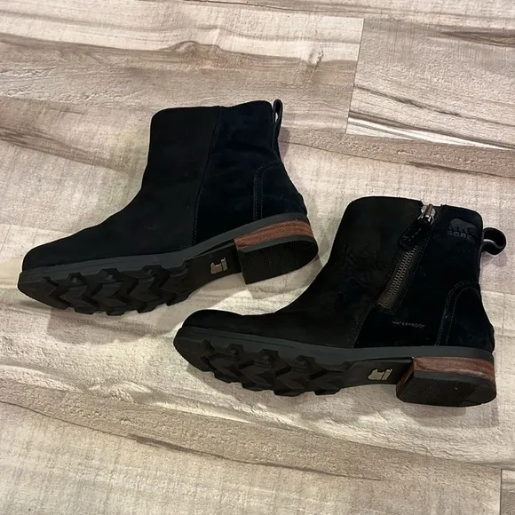 Sorel Emelie Zip suede/leather waterproof ankle boots size 6.5