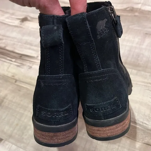 Sorel Emelie Zip suede/leather waterproof ankle boots size 6.5