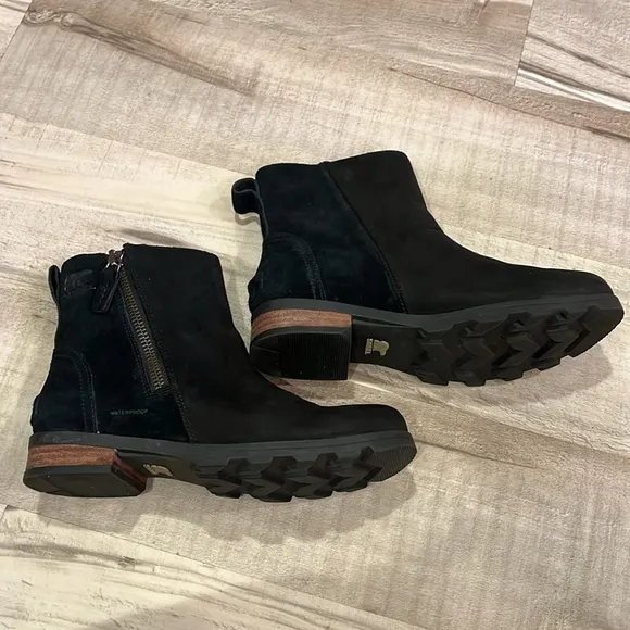 Sorel Emelie Zip suede/leather waterproof ankle boots size 6.5