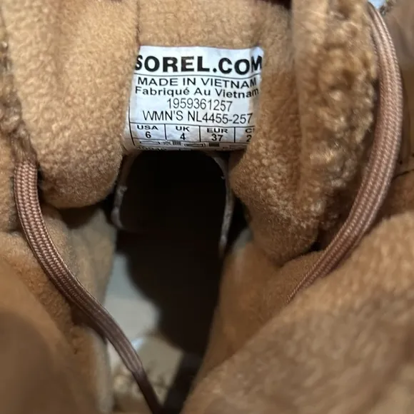 SOREL EXPLORER II JOAN COZY BOOTS  IN DELTA /FAWN SIZE 6 NEW IN BOX!