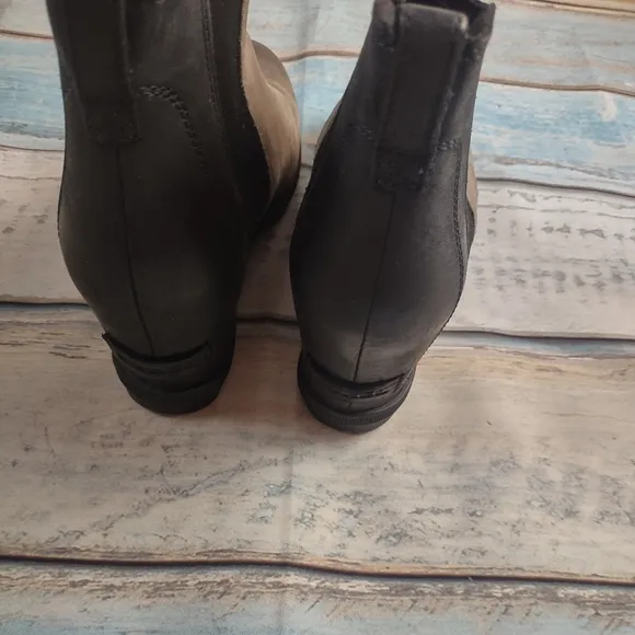 SOREL Gray &amp; Black Joan Of Arctic Wedge II Chelsea Leather  size 9 Ankle Boots