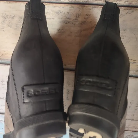 SOREL Gray &amp; Black Joan Of Arctic Wedge II Chelsea Leather  size 9 Ankle Boots