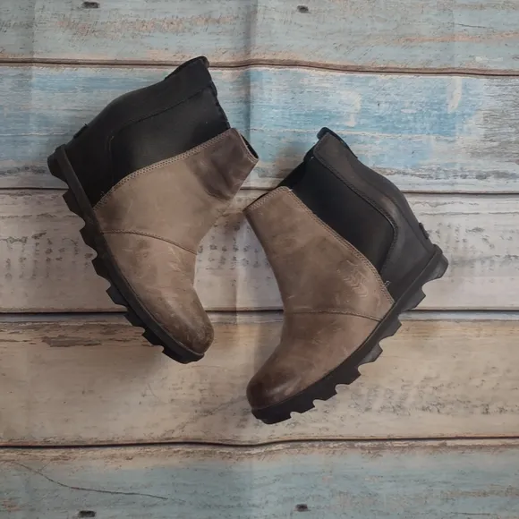 SOREL Gray &amp; Black Joan Of Arctic Wedge II Chelsea Leather  size 9 Ankle Boots