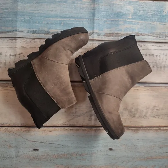 SOREL Gray &amp; Black Joan Of Arctic Wedge II Chelsea Leather  size 9 Ankle Boots