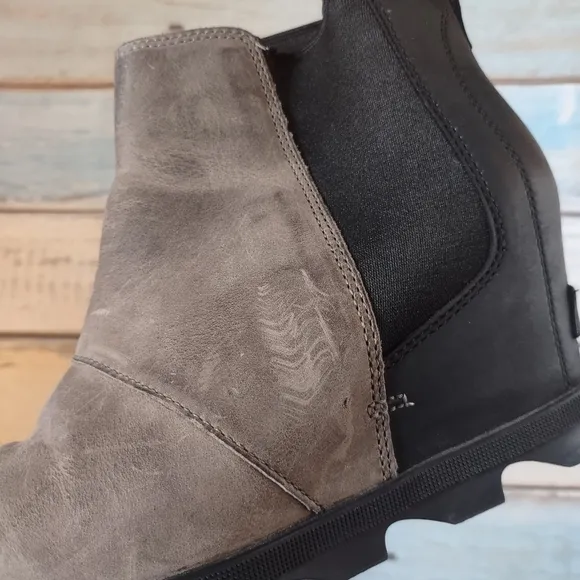 SOREL Gray &amp; Black Joan Of Arctic Wedge II Chelsea Leather  size 9 Ankle Boots