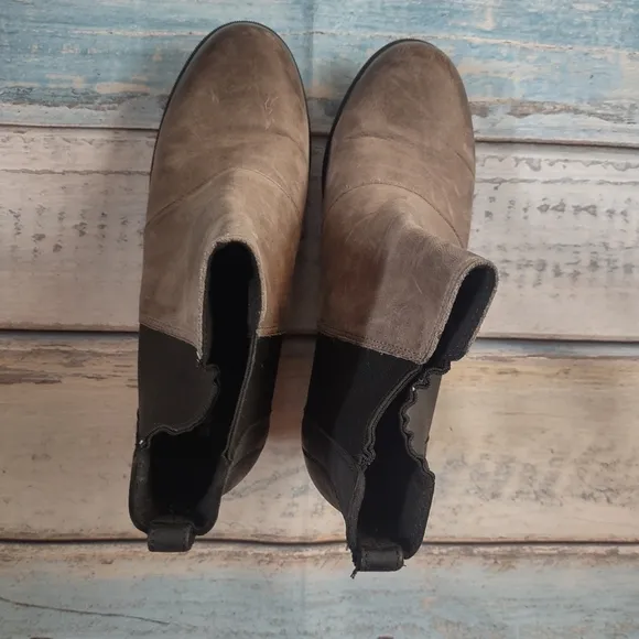 SOREL Gray &amp; Black Joan Of Arctic Wedge II Chelsea Leather  size 9 Ankle Boots