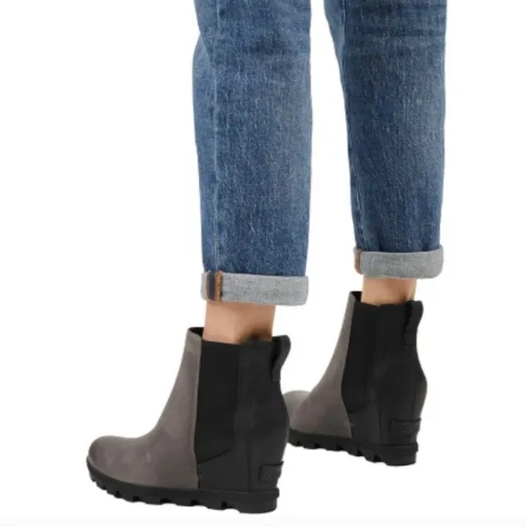 SOREL Gray &amp; Black Joan Of Arctic Wedge II Chelsea Leather  size 9 Ankle Boots