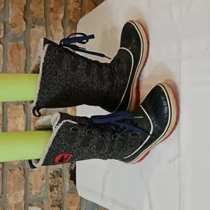 Sorel herringbone pattern waterproof boots size 7