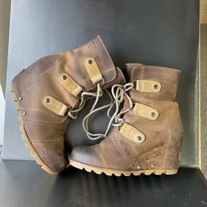 Sorel Joan Of Arctic Wedge Brown Leather Ankle Boots