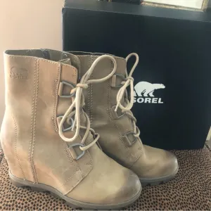 Sorel Joan of Arctic Wedge II Ash Brown Boots Sz 8.5