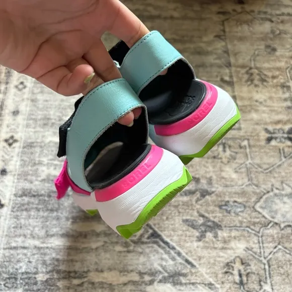 Sorel Kinetic Impact Sandals size 8