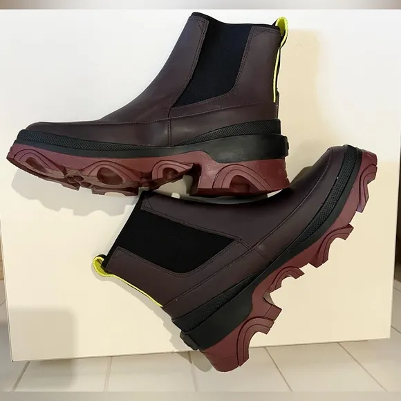 Sorel  NWT Waterproof Chukka Boots rain boots size 10 brown red black