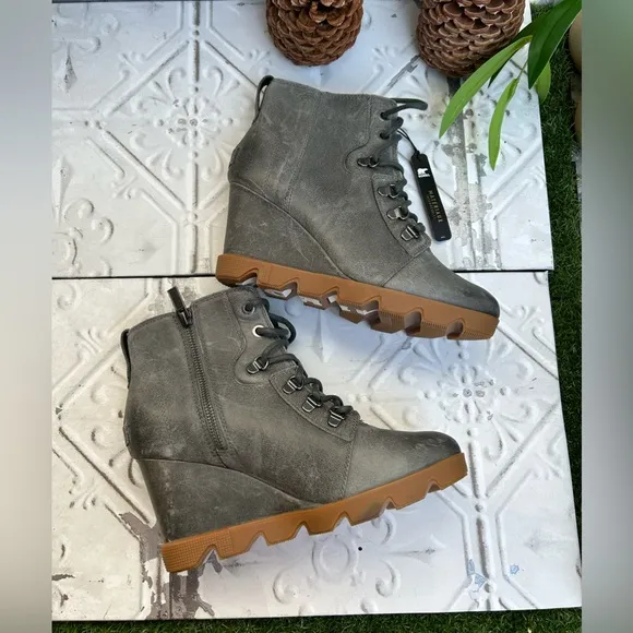 Sorel women Joan Uptown GreyLace Up Wedge Booties waterproof line new 9.5