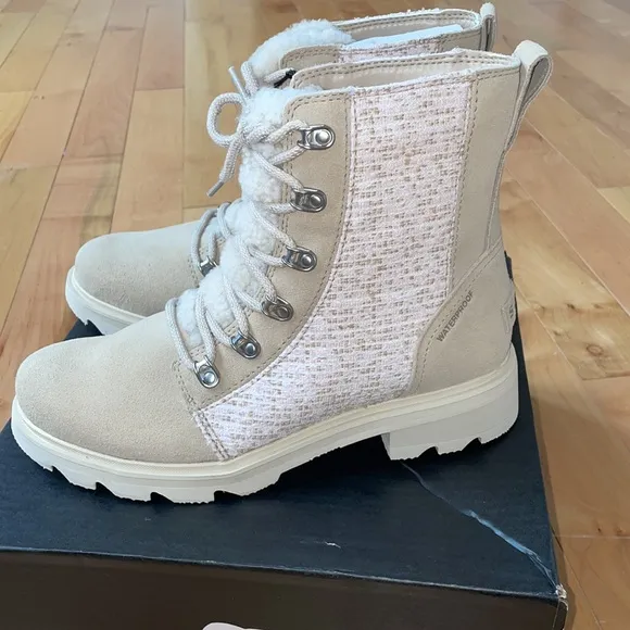 Sorel Women's Lennox Lace cozy WP lamb shearling lace up boots cream 7 N…