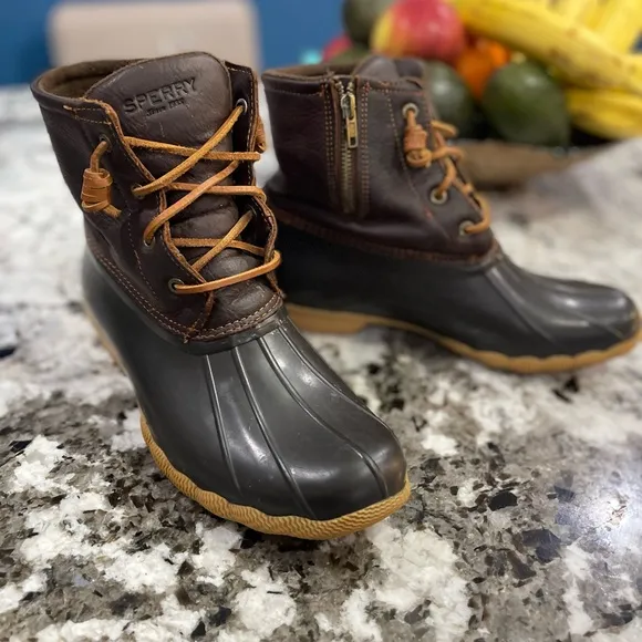 Sperry Leather Boots woman’s size 9.5