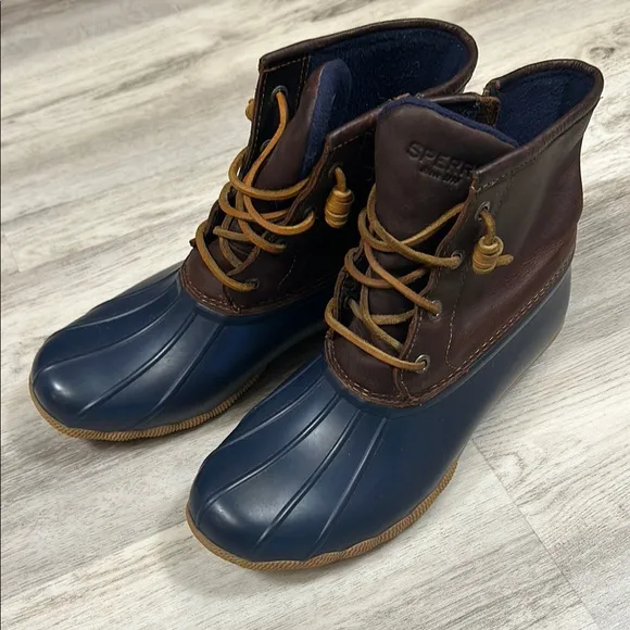 Sperry Women’s Saltwater Duck Weather Leather Boot Tan &amp; Navy Blue / Sz 8 / EUC