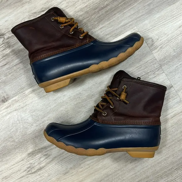 Sperry Women’s Saltwater Duck Weather Leather Boot Tan &amp; Navy Blue / Sz 8 / EUC