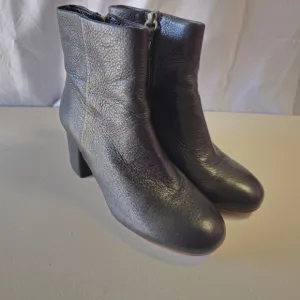 Splendid soft pebble leather Elegant Black Ankle Boots