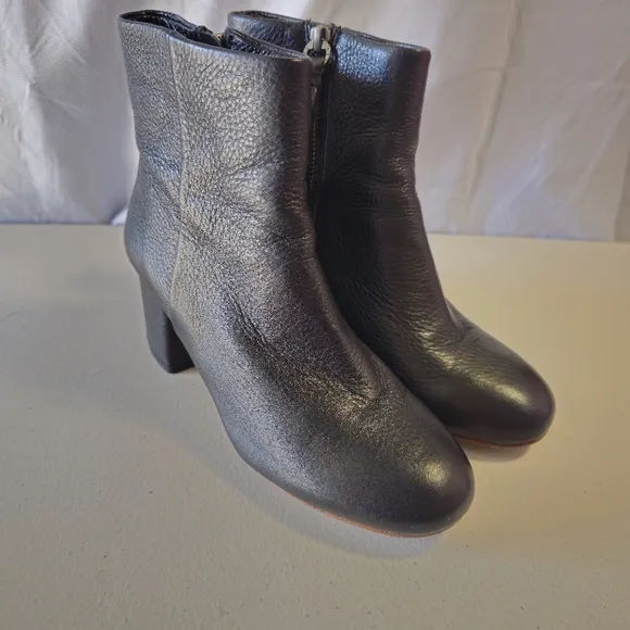 Splendid soft pebble leather Elegant Black Ankle Boots
