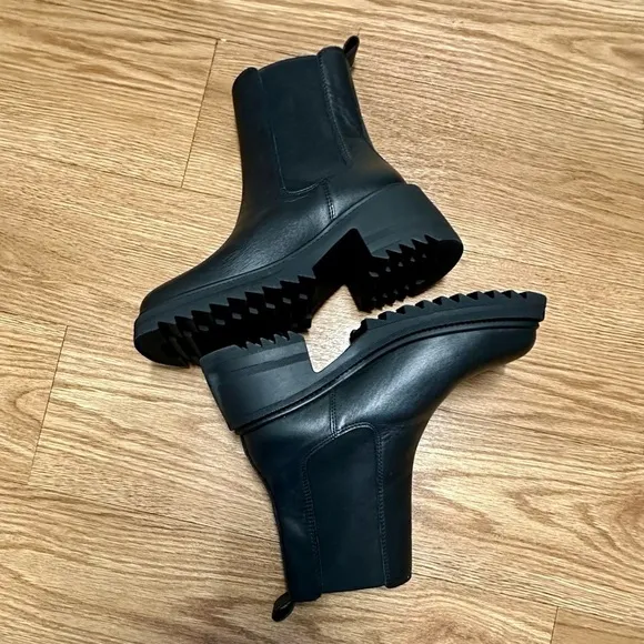 STEVE MADDEN leather black ankle boots