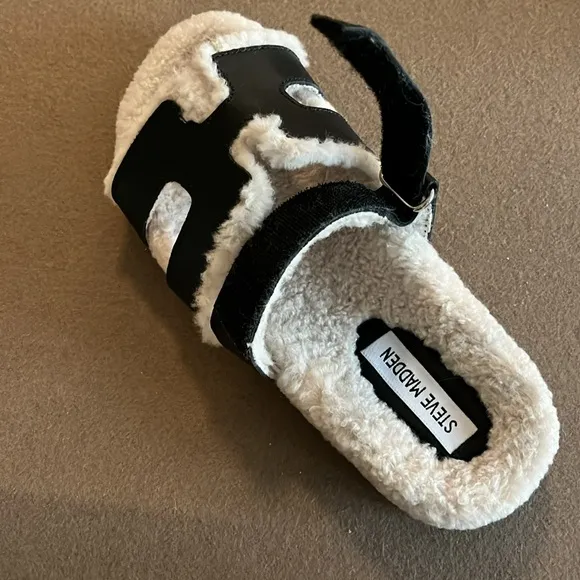 Steve Madden Mayven Black and Cream Fuzzy Sandals- size 6